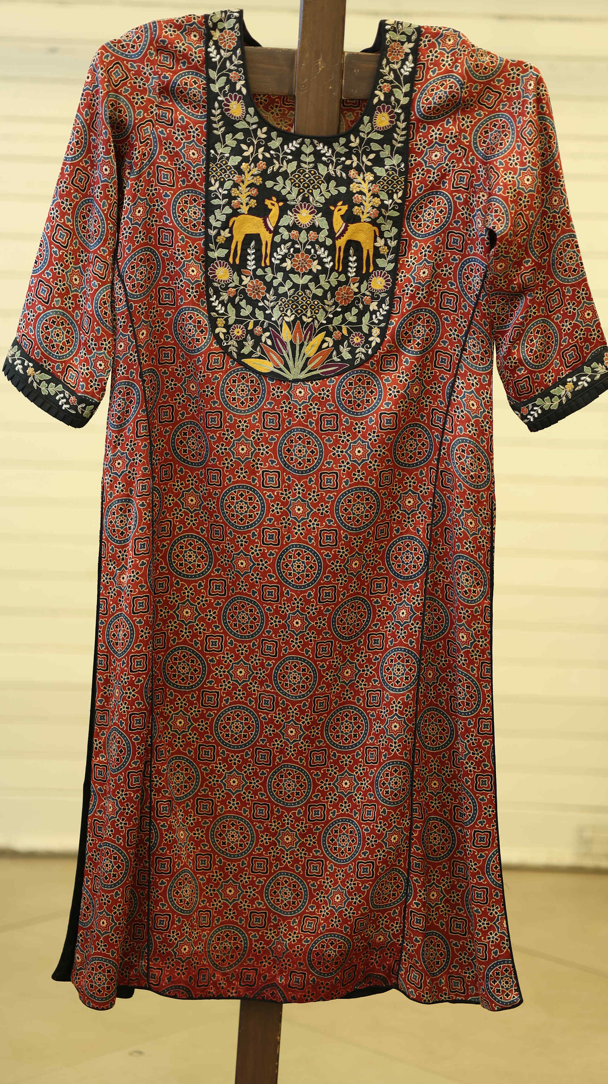 Maroon Kurti Set with Geometric Patterns & Floral Embroidery