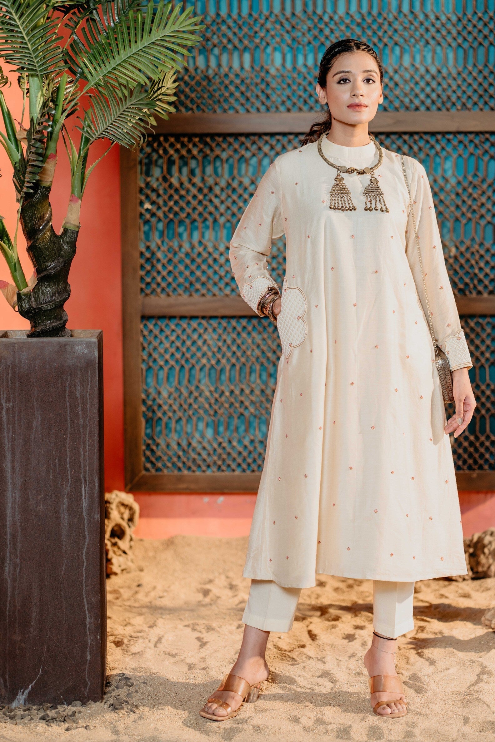 Kurti Set with Elegant Bead Butti and Scallop Embroidery