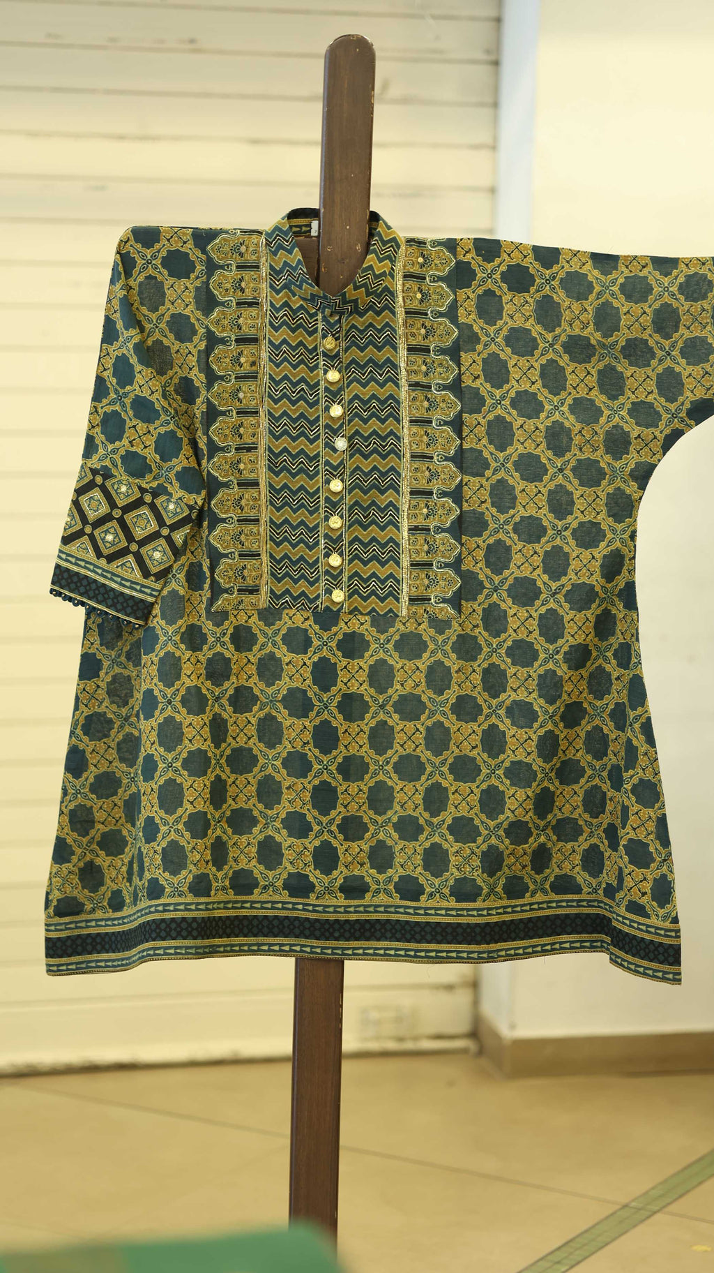 Golden Zigzag Kurti Set with Embroidery and Lattice Motif