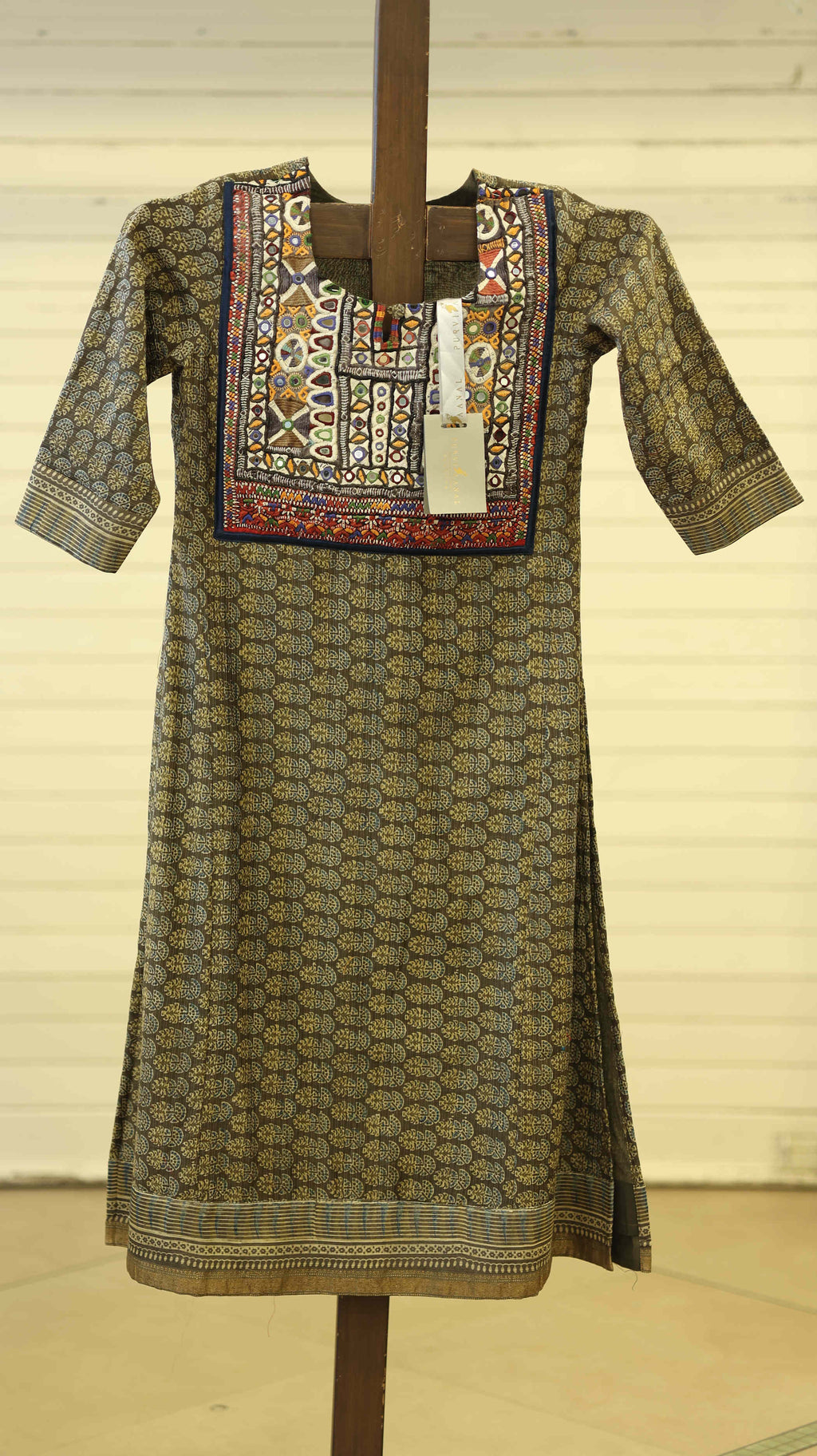 Parampara Kurti Set with Intricate Embroidery & Earthy Motifs