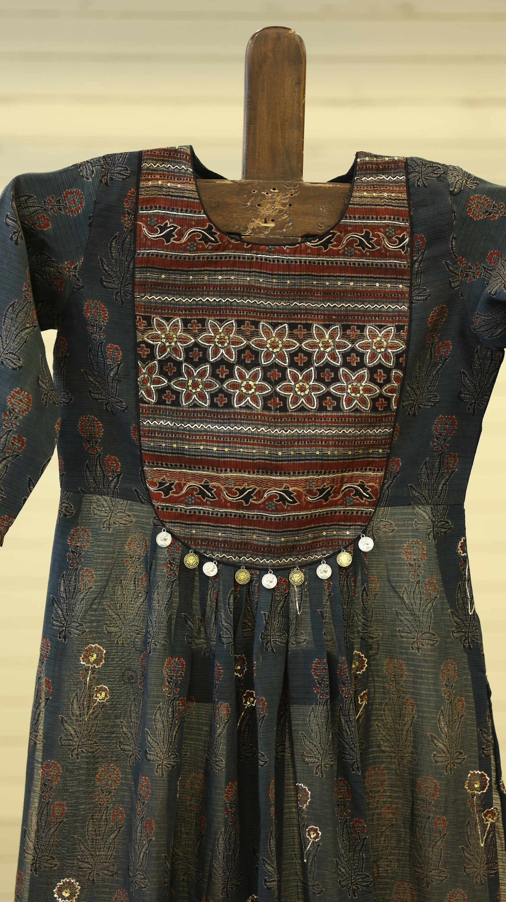 Floral Embroidered Kurti Set with Textured Border for Cultural Celebrations