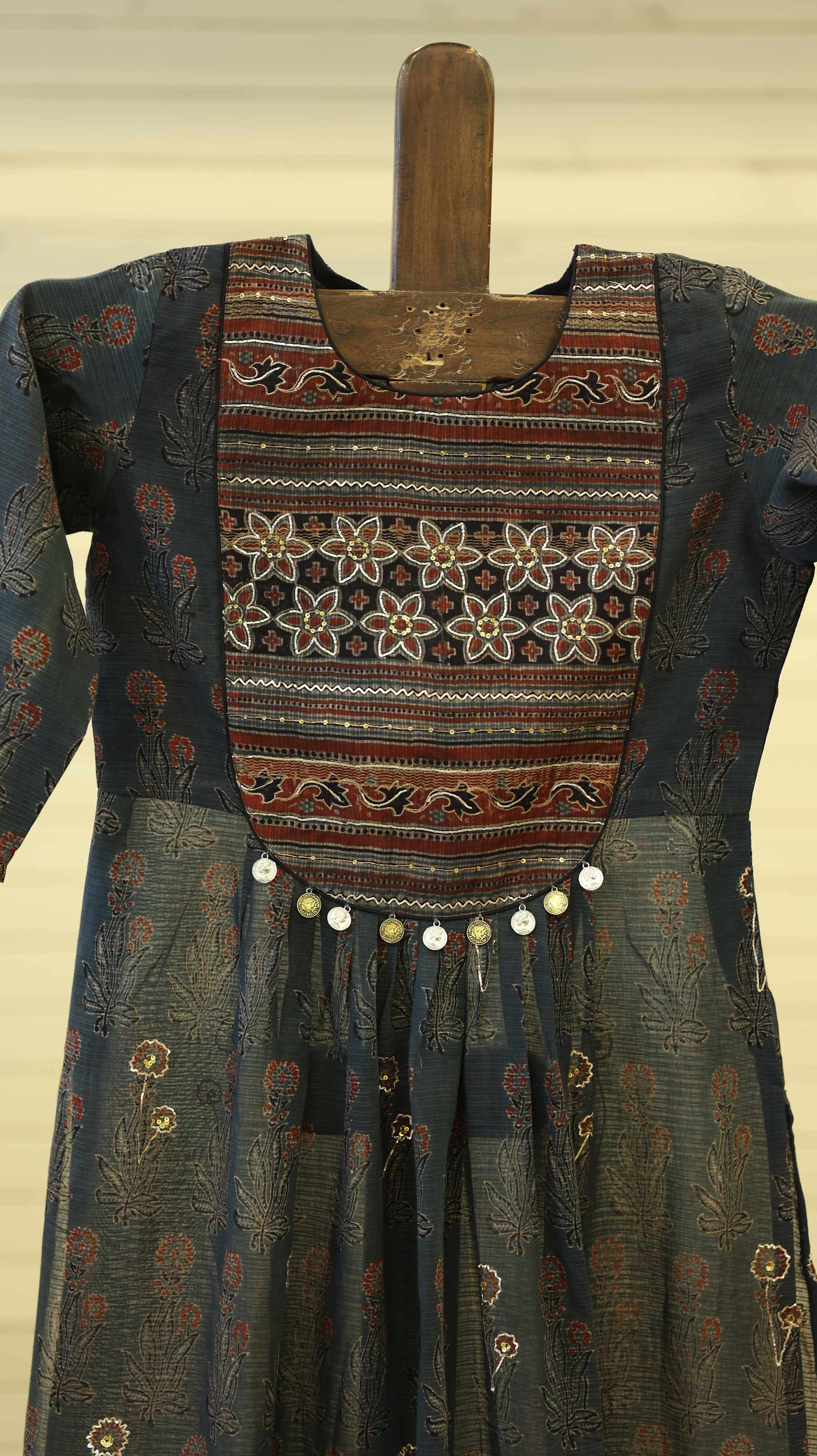 Floral Embroidered Kurti Set with Textured Border for Cultural Celebrations