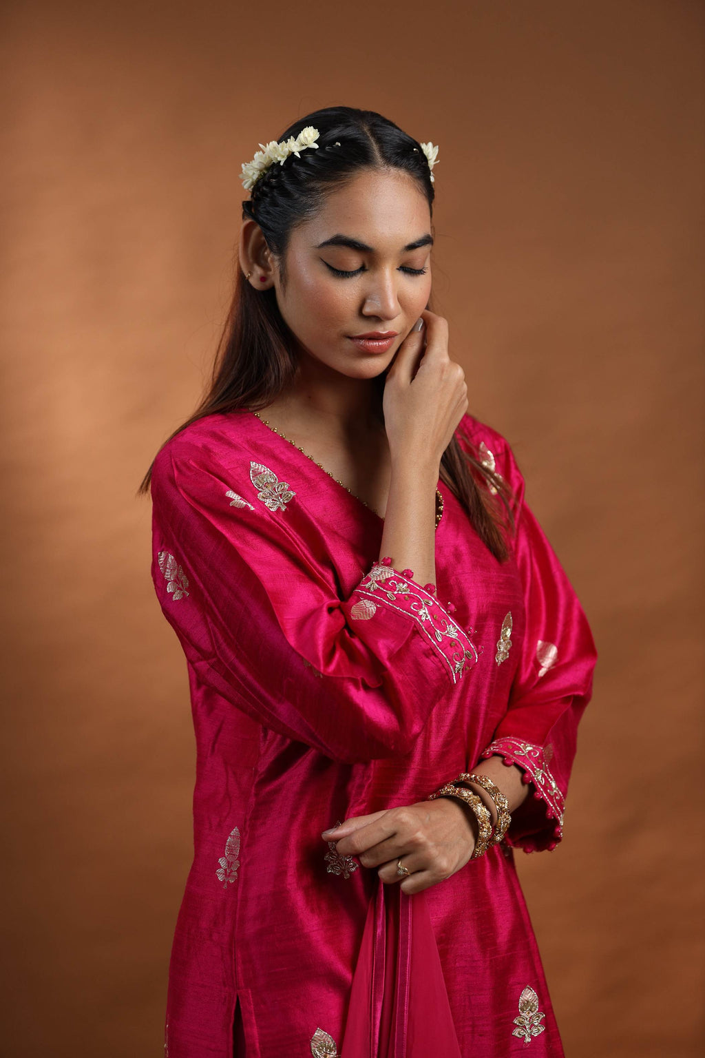 Fuchsia Jardosh Kurti Set with Silver Motifs & Embroidered Sleeves