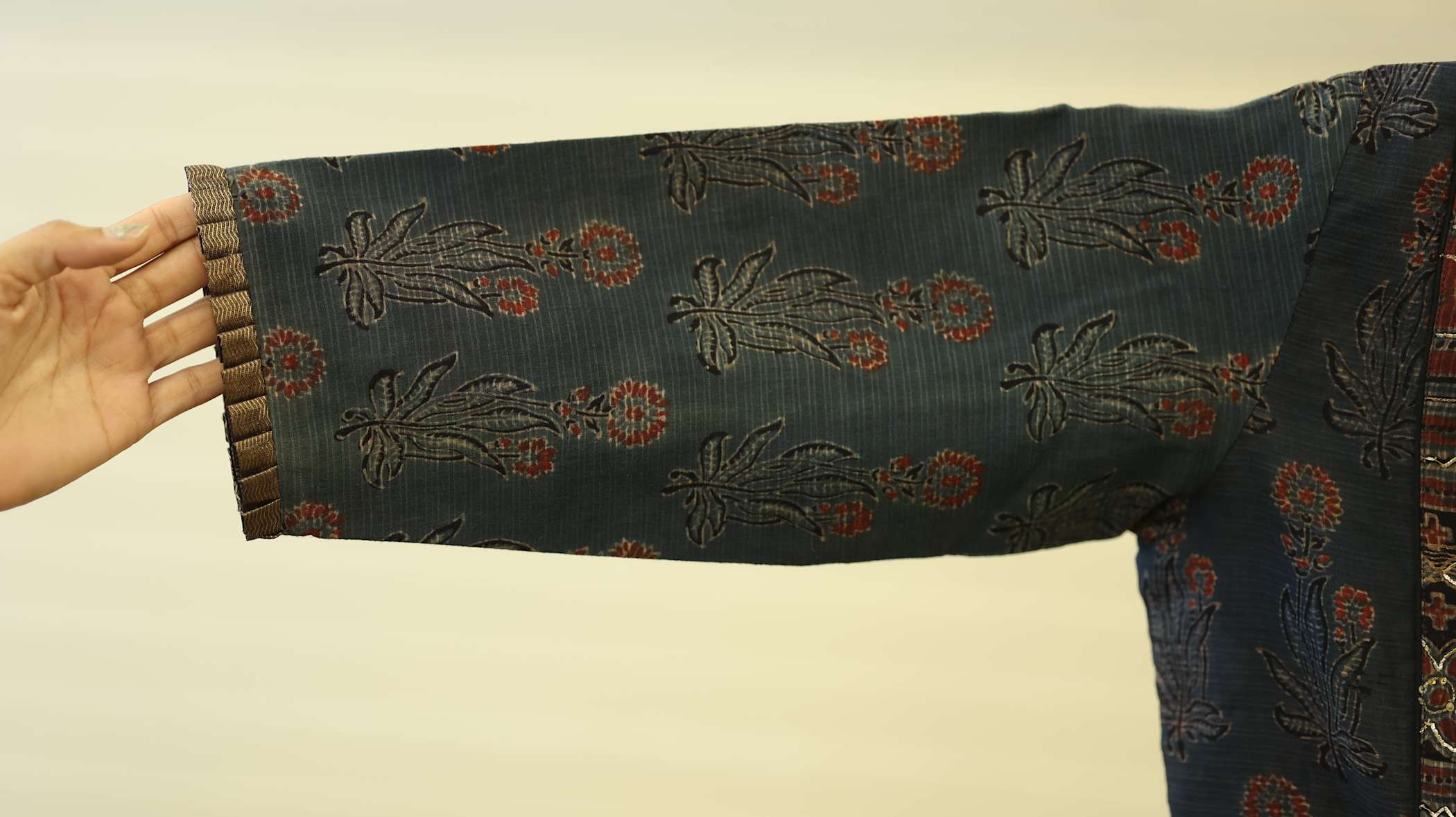 Floral Embroidered Kurti Set with Textured Border for Cultural Celebrations