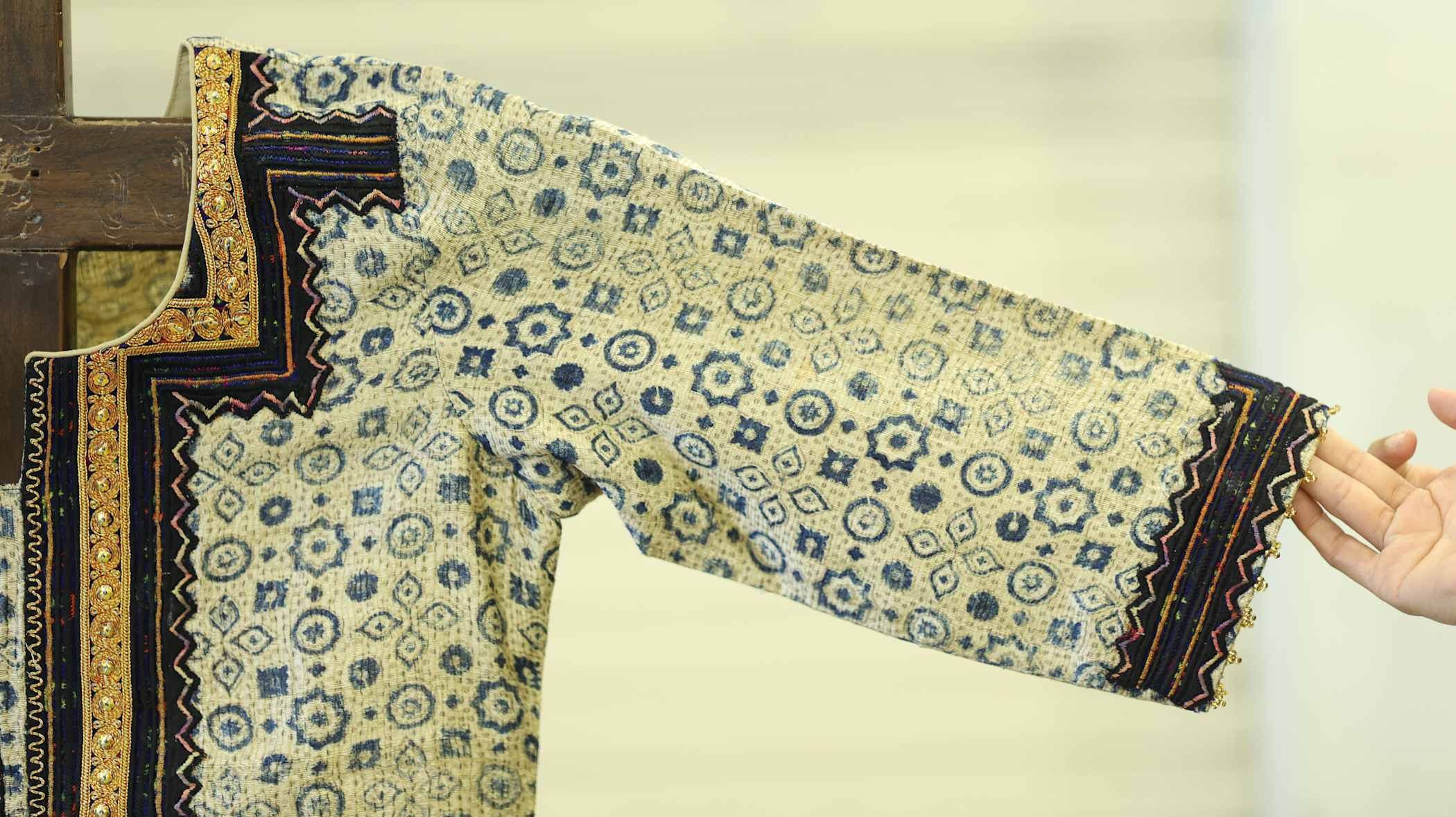 Indigo Kurti Set with Floral Patterns & Zari Work