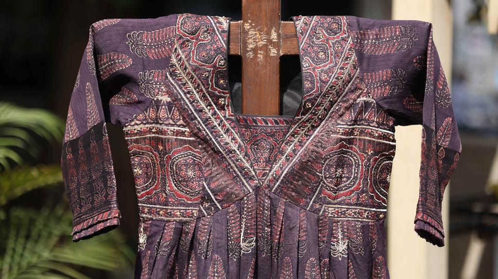 Maroon Kurti Set with Elegant Embroidery & Earthy Tapestry Design