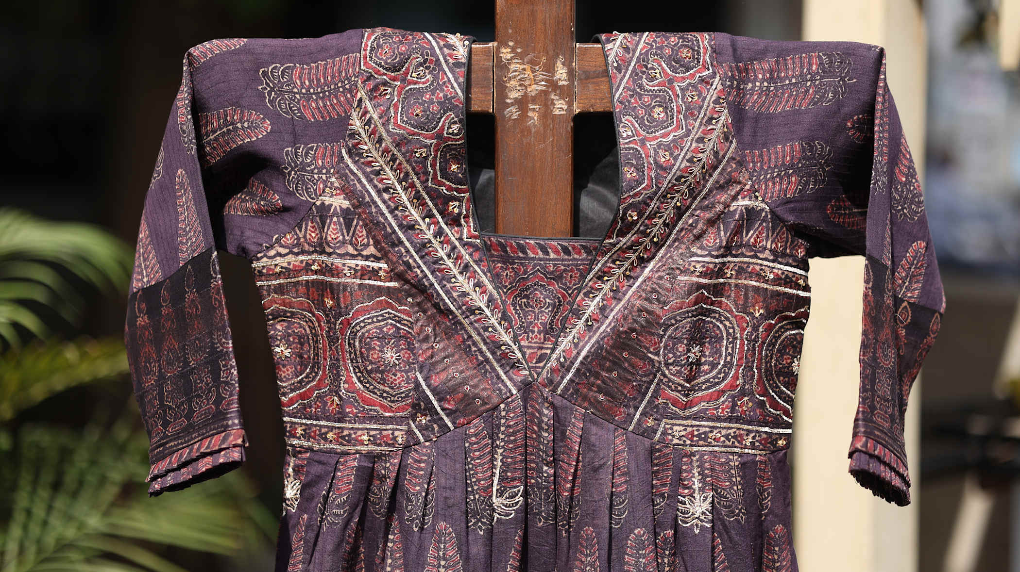 Maroon Kurti Set with Elegant Embroidery & Earthy Tapestry Design