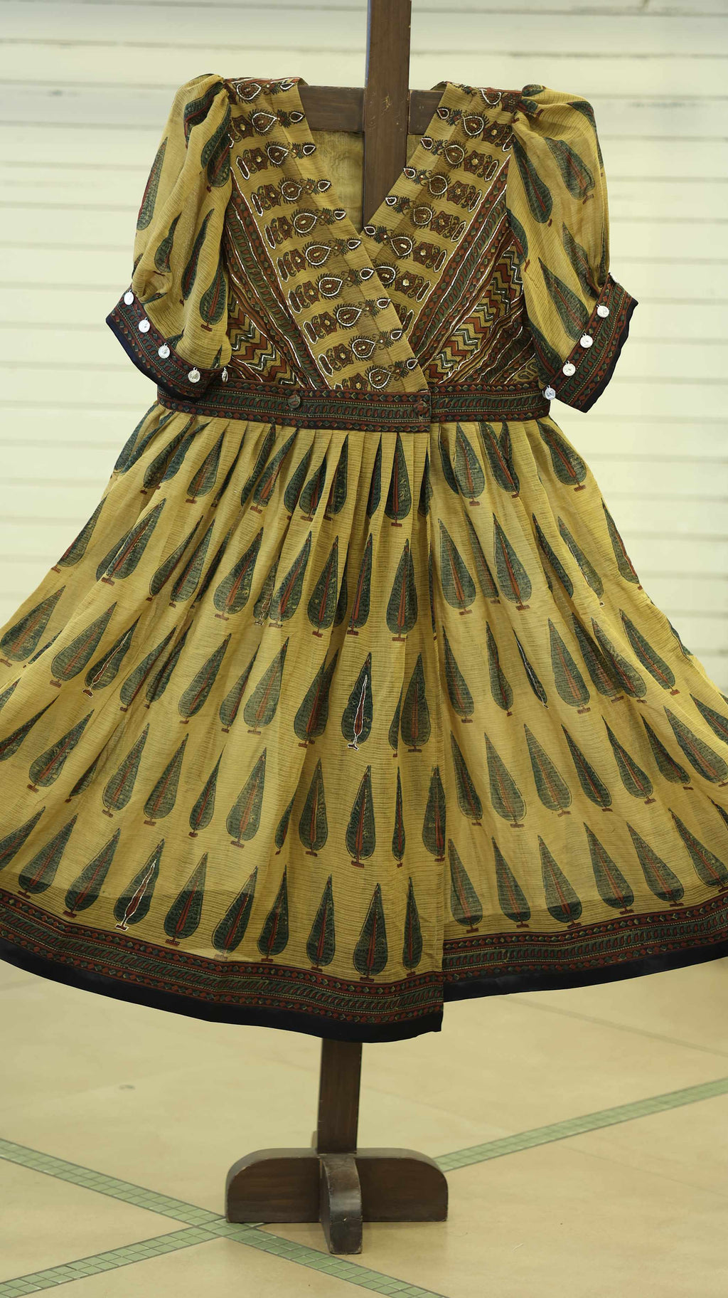 Earthy Kurti Set with Leaf Motif & Ornate Embroidery