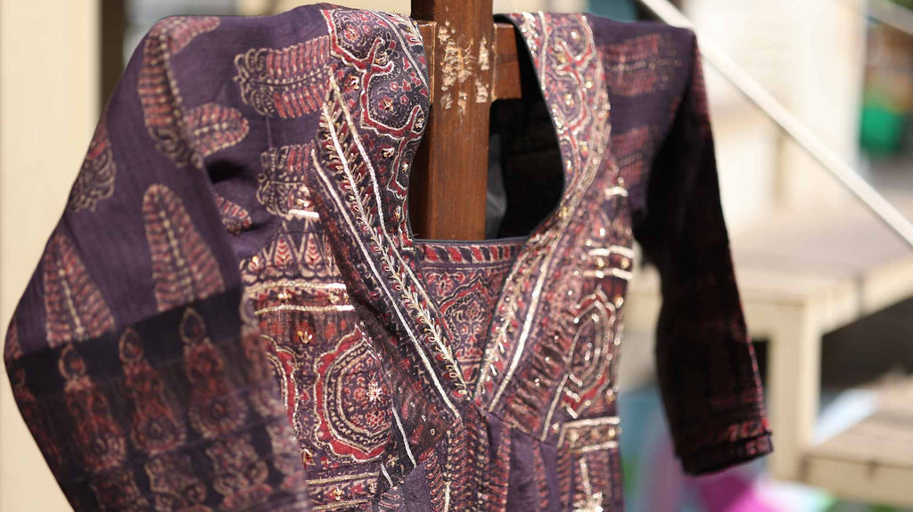 Maroon Kurti Set with Elegant Embroidery & Earthy Tapestry Design