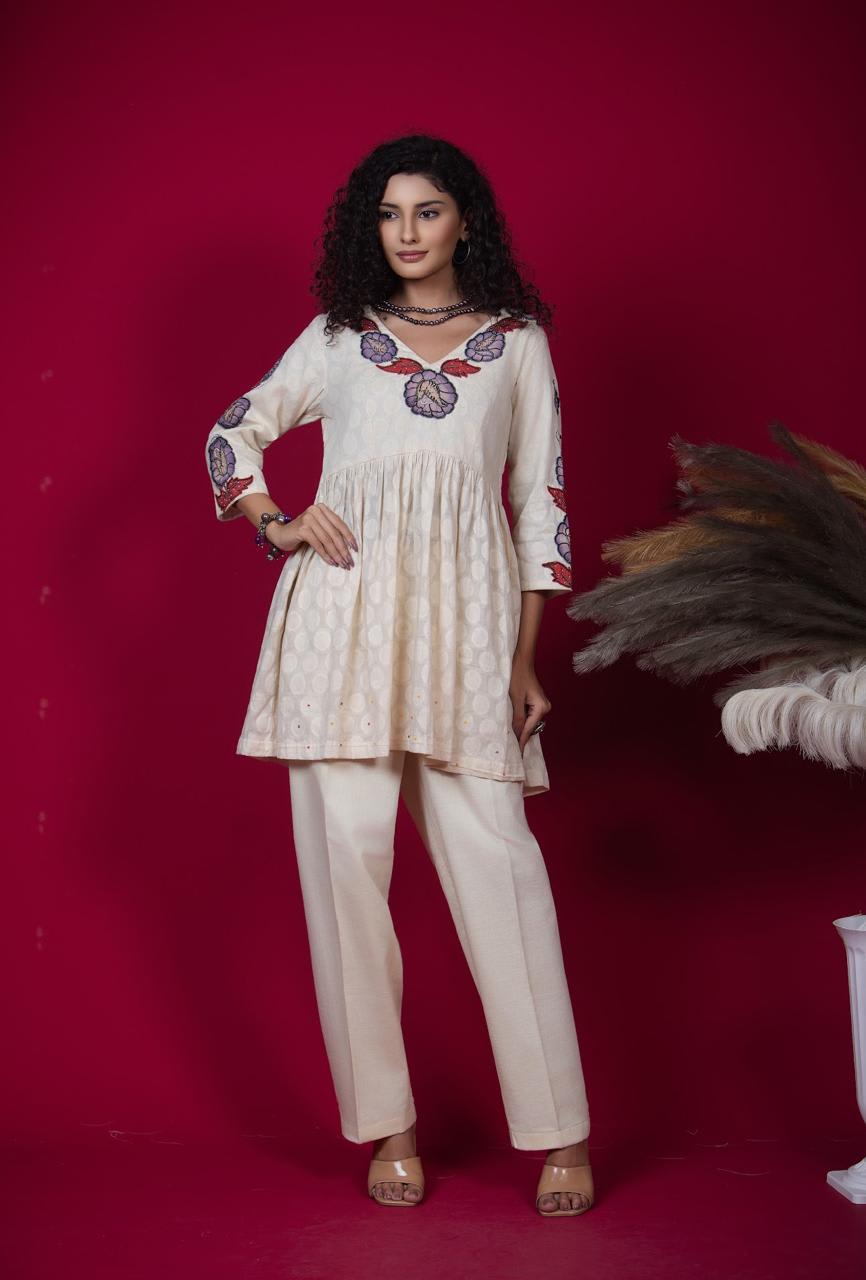 Off-White Chanderi Kurti Set with Hand-Painted Kalamkari Patches