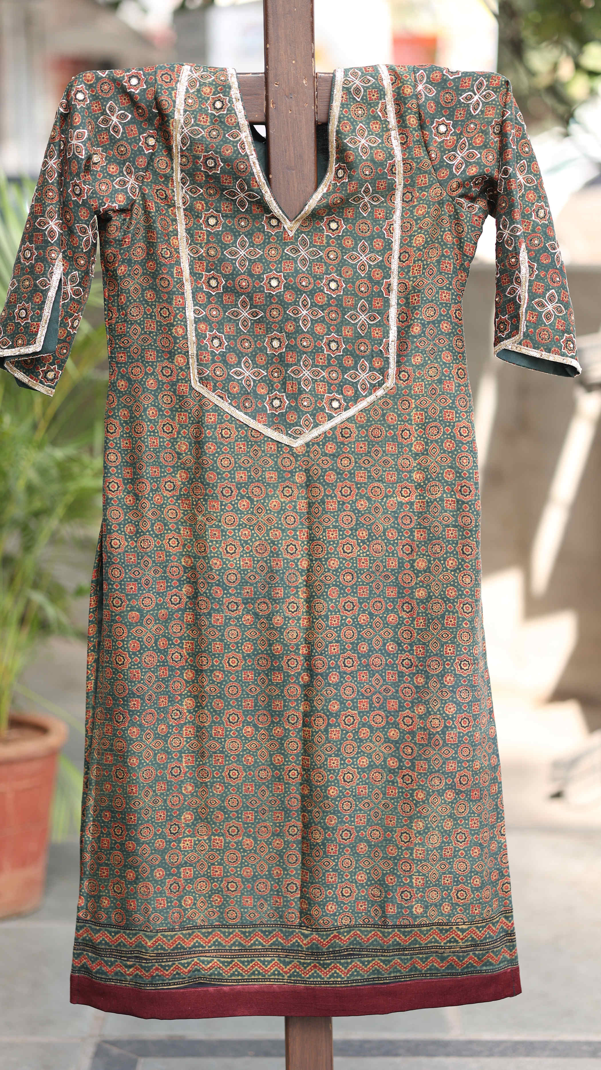 Earthy Parampara Kurti Set with Intricate Geometric Patterns & Sequin Details