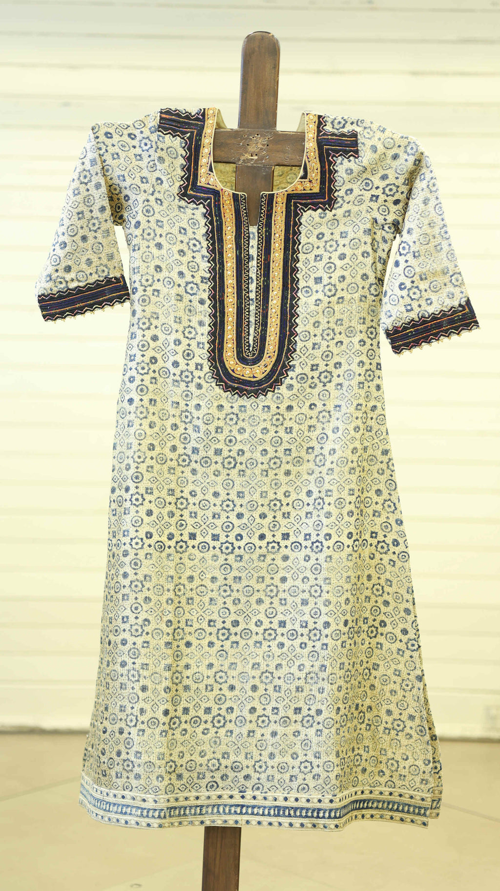 Indigo Kurti Set with Floral Patterns & Zari Work
