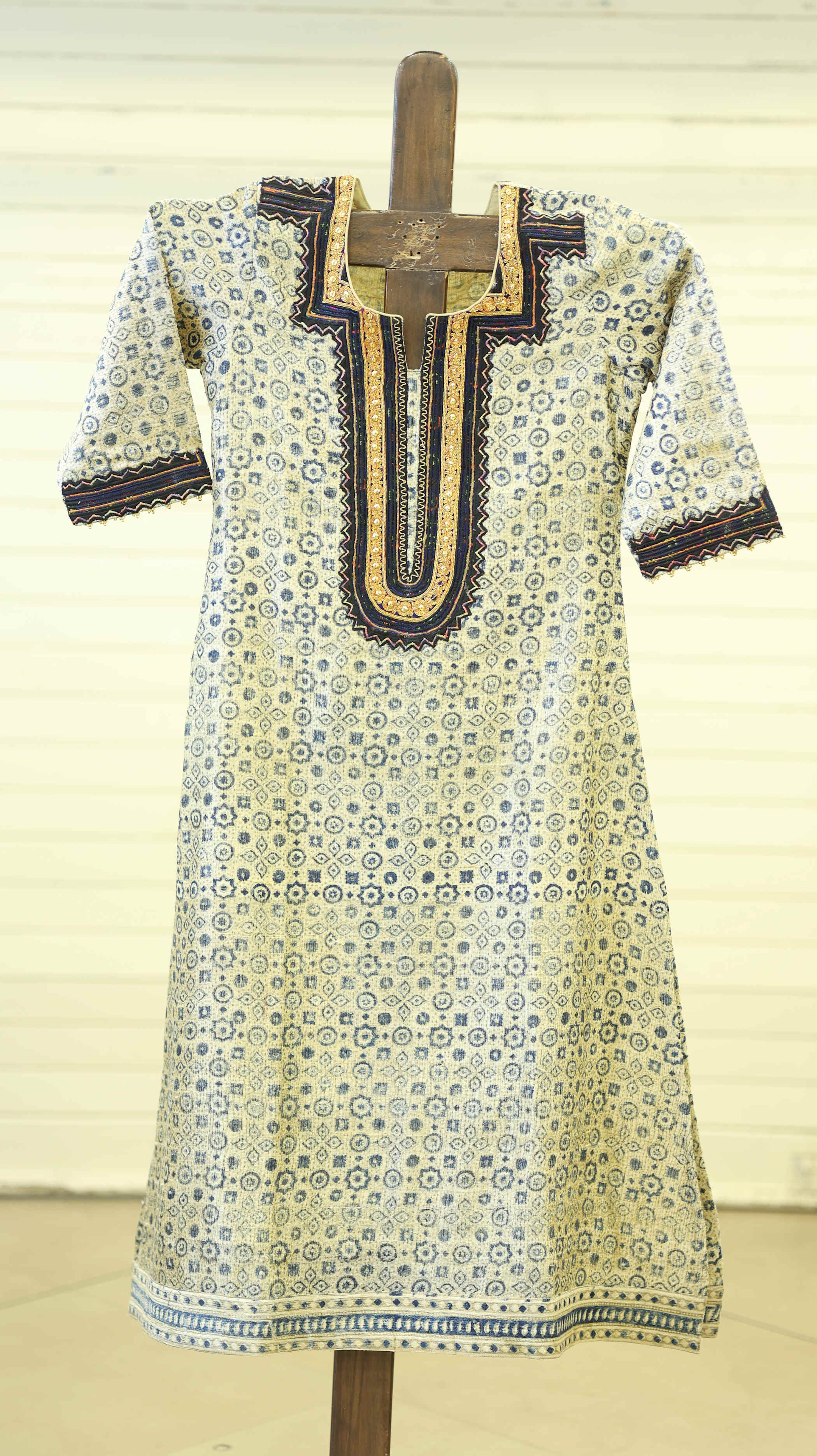 Indigo Kurti Set with Floral Patterns & Zari Work