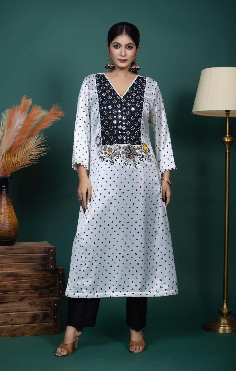 Bandhej White Kurta with Modal Silk Fabric and Floral Motifs