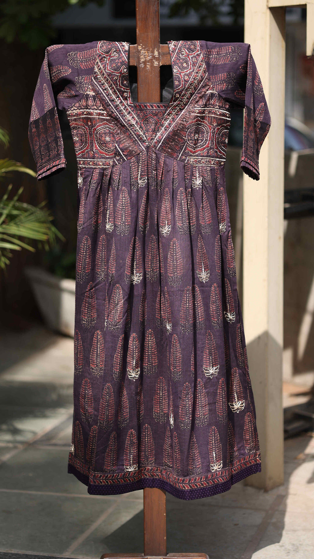 Maroon Kurti Set with Elegant Embroidery & Earthy Tapestry Design