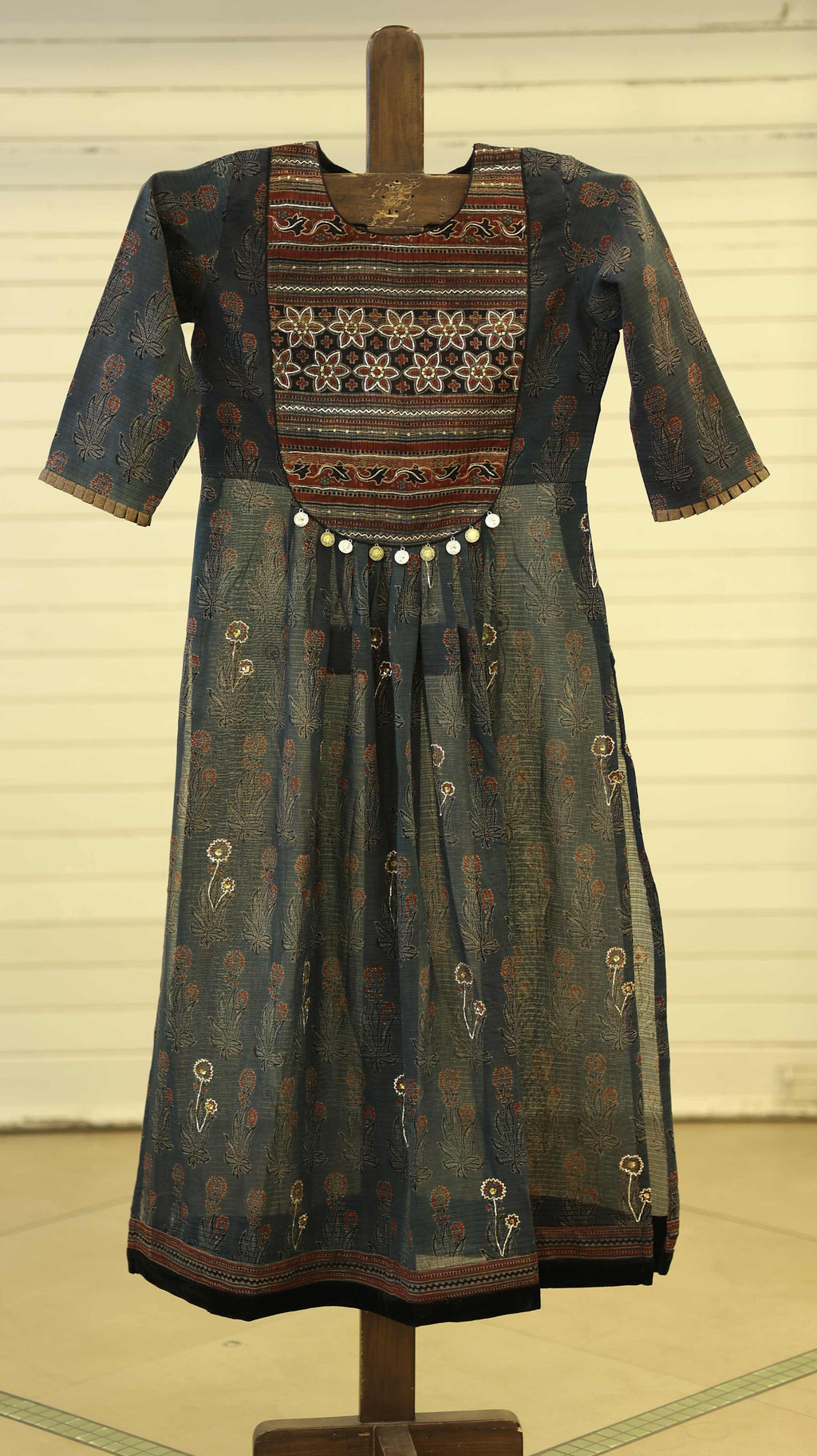 Floral Embroidered Kurti Set with Textured Border for Cultural Celebrations