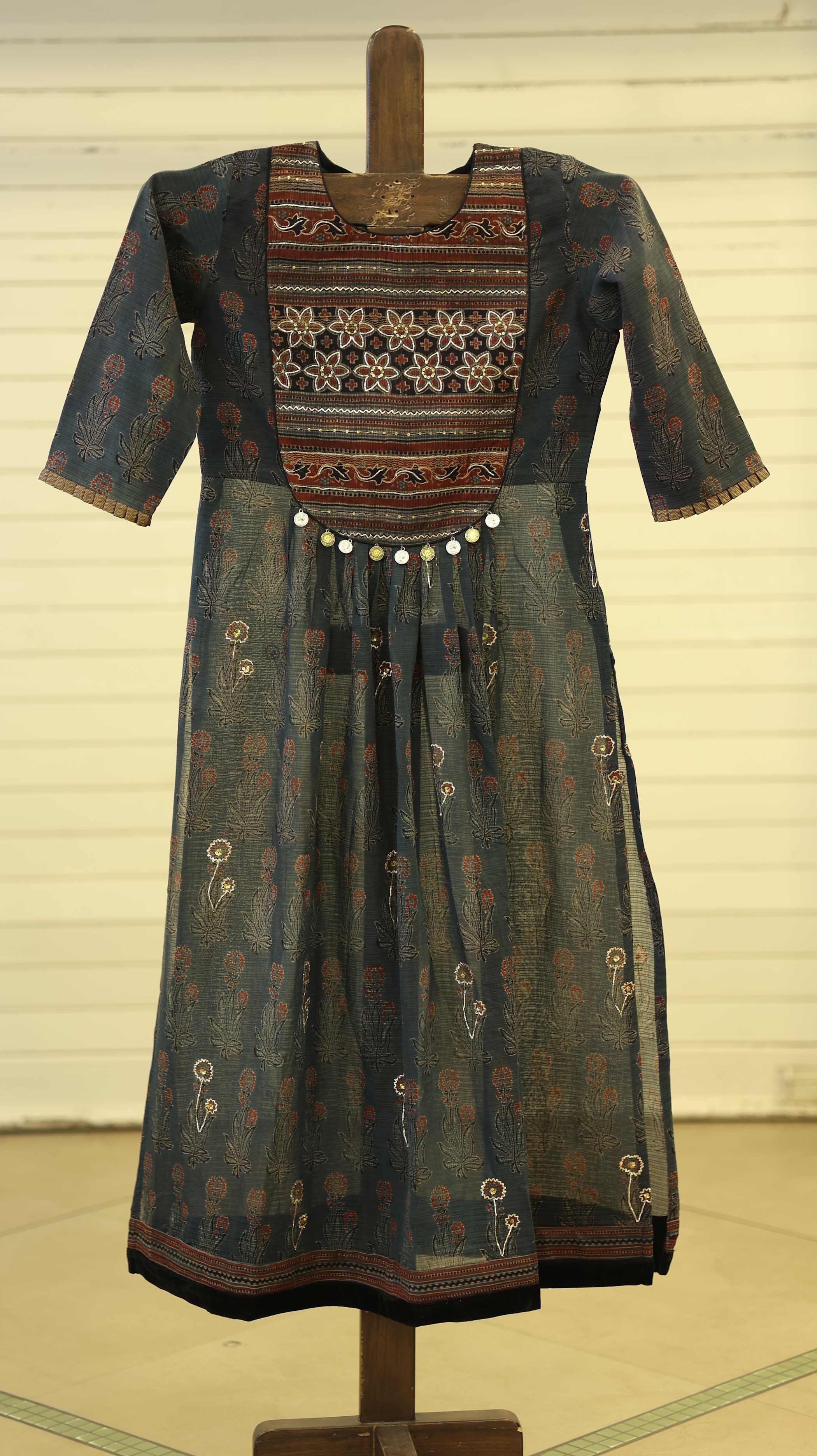 Floral Embroidered Kurti Set with Textured Border for Cultural Celebrations