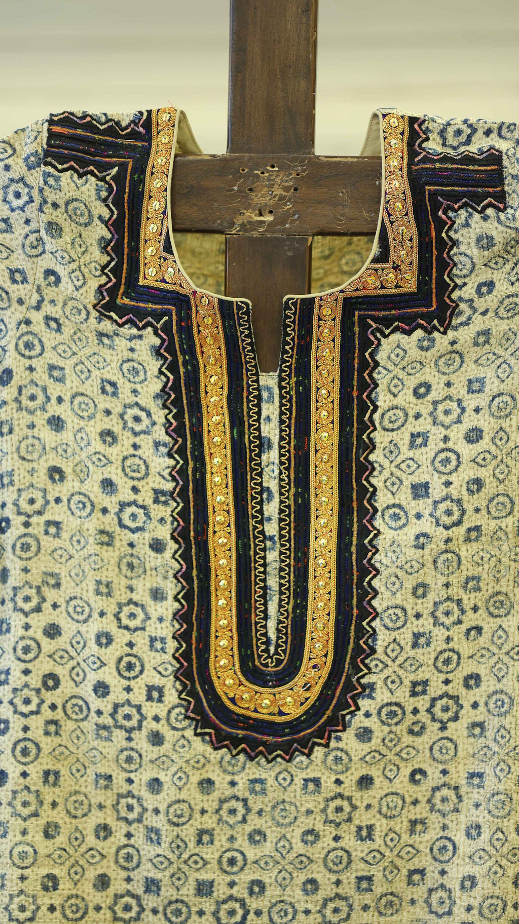 Indigo Kurti Set with Floral Patterns & Zari Work